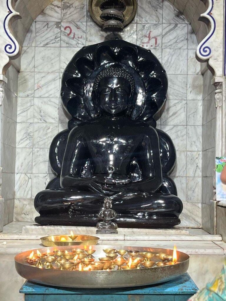 The Floating Temple of Maharashtra: Antariksha Parshvanatha — Where the Idol Defies Gravity!