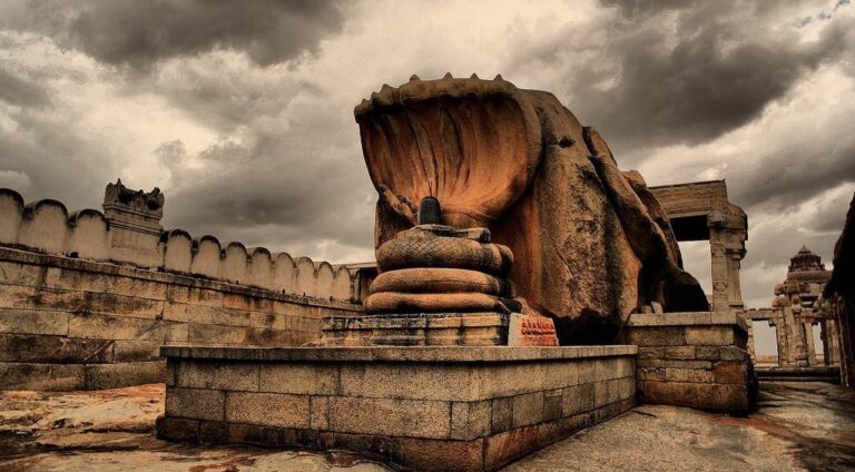 The Temple with the Inverted Shadow: Lepakshi’s Gravity-Defying Secret🛕