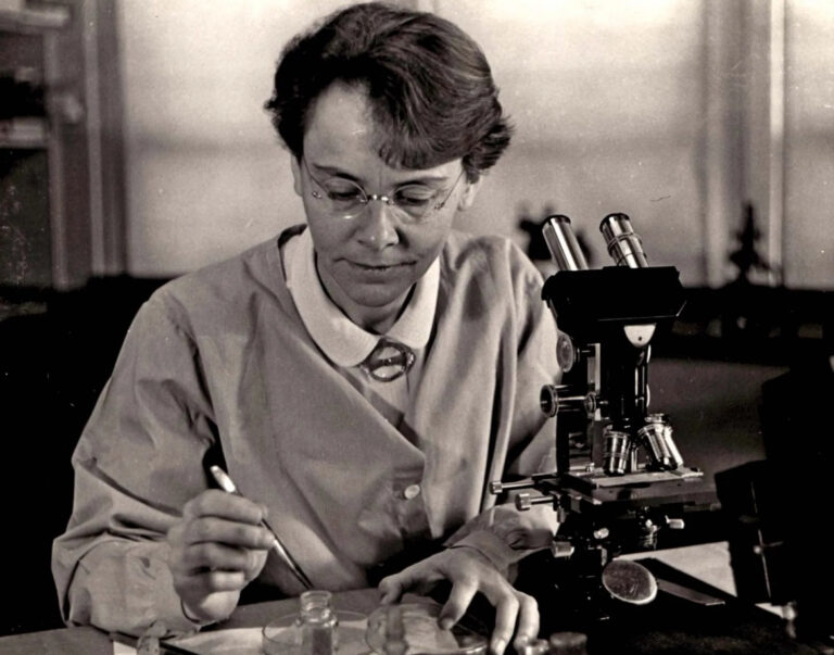 The Woman Who Heard corn 🌽 Speak: How Barbara McClintock Transformed Genetics Forever🧬🤯