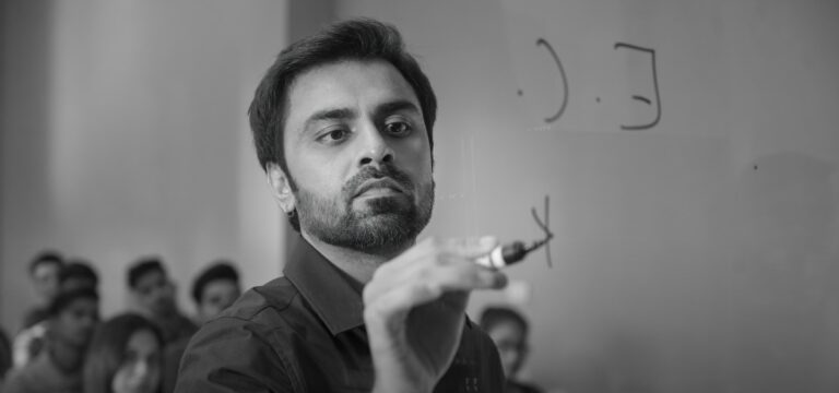 From IIT to Icon: The Rise of Jeetu Bhaiya aka Jitendra Kumar👨‍🏫