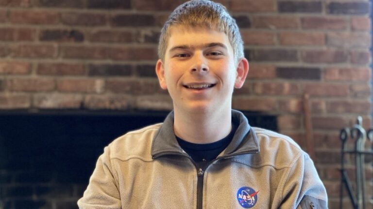 17-year-old discovered a planet 6.9 times larger than earth